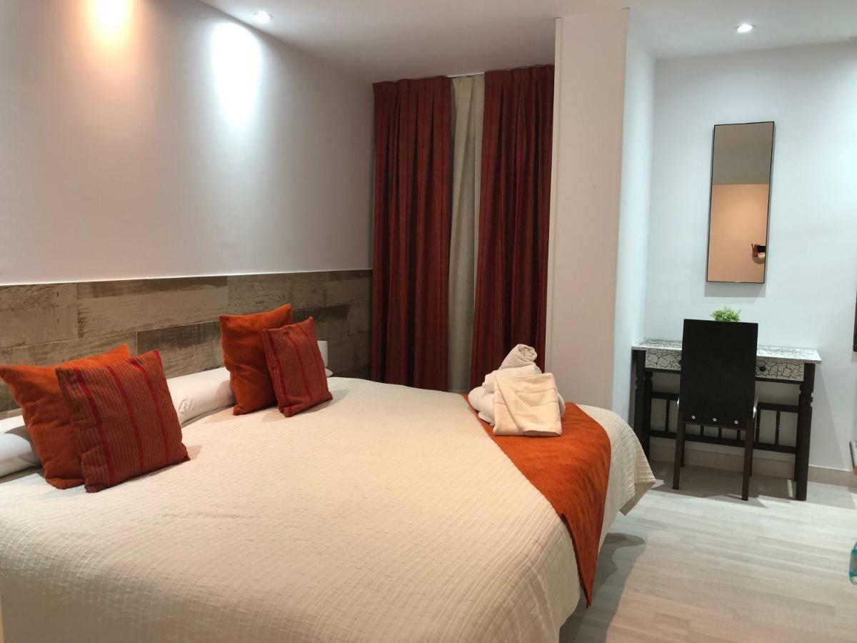 Hotel Tres Estrellas Casa Maribona Gela Эль-Пуэнте Экстерьер фото